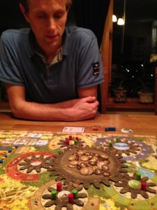 Hollender prøver å vri hodet sitt etter kalenderen