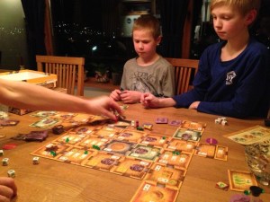 Venter i spenning på pappan sin