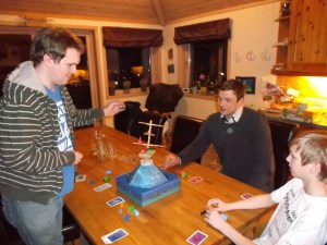 Styrmann med kontroll over seilbåten