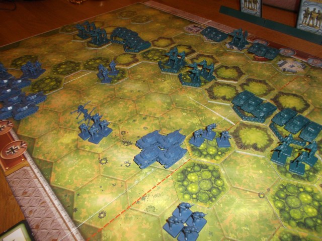 US-tropper står på høyden og ser de tyske troppene godt.