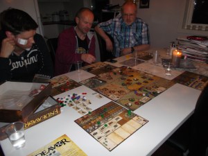 En skadet Skilz, funderende Ant og en parkert Peter i Endeavour.