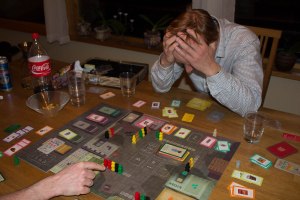 Sveinmain sørger over å ha fått et strykejern i stedet for en sykkel