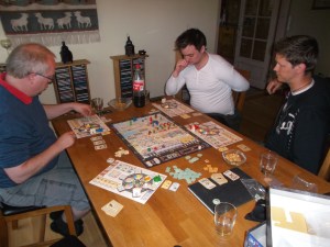 Trajan krever en del planlegging og prioritering.