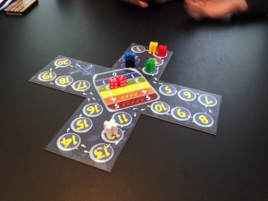 Snegler bak, mens hvit er halvveis over brettet