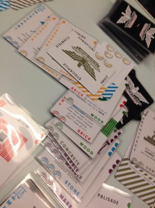 Kaotisk å holde orden på kortene på liten plass.