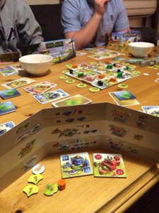 Skjulte ressurser og mange handlinger viser seg bak skjermen