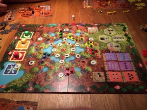 Fire kolonier i kamp om å bevise seg selv i denne lille hagen.