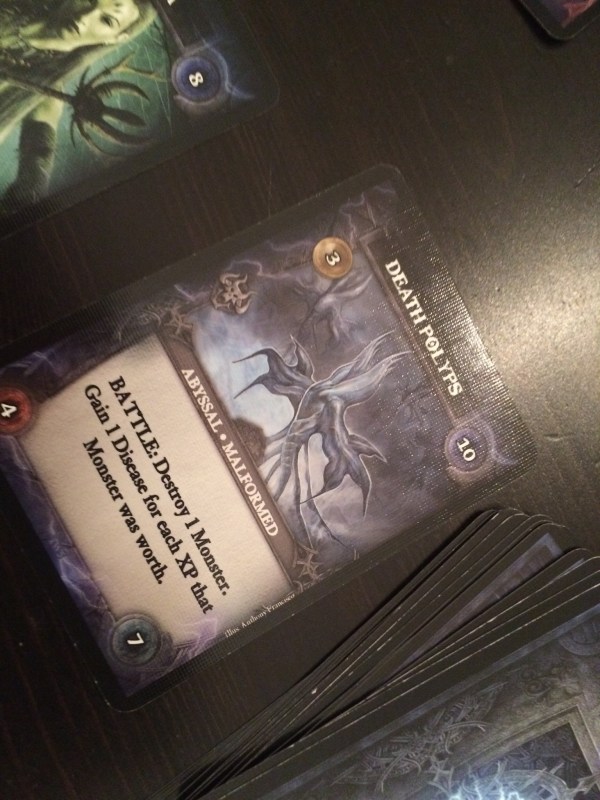 Gata asfalteres, betal kr. 250 pr hus eller 1250 pr. Villa Kaoleena...