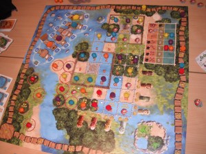 Flott og oversiktlig brett i Mangrovia av den norske designeren Eilif Svensson