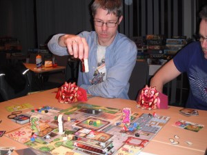 Demolish. Knus bygningen og spis så mange meelpes som du har tenner igjen.