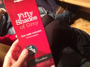 Det røde rommet og i bakgrunnen en bukse på vei ned...........