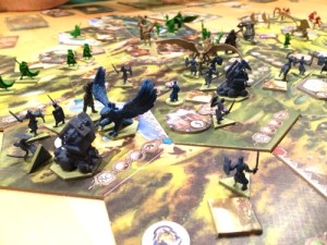 Troppene samler seg og krig er uunngåelig.