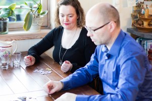 Kate og Robert med ivrige bud!