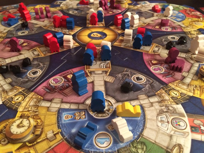 Det blir trangt i undervannstasjonen.