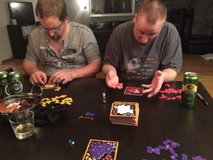 Marog og Vegard jobber hardt mens Hollender har tid til å ta noen bilder.