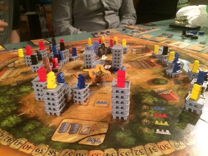 Byen er nesten ferdig utbygd, med markedet i midten.