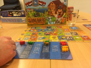 Trenger ikke flott cover når spillet er bra, og ikke minst mekanismen foran brettet!!!