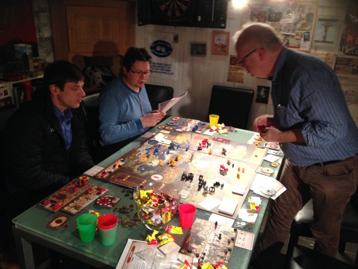 Peter i kjent positur når han lukter seier:-)