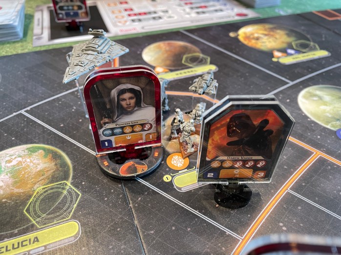 Darth Vader og Leia med en fange-ring rundt seg.